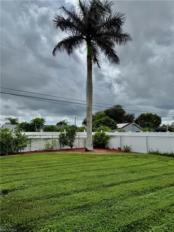 fully fenced back yard