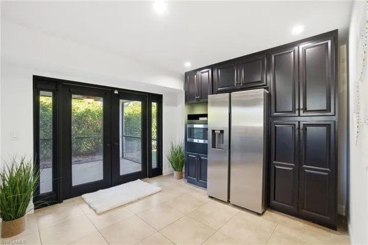 The kitchen has a private, screened in lanai space - ideal for coffee and scones in the morning!