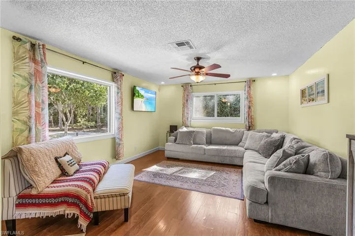 4870 Hawthorn Woods Way, Naples, Florida 34116