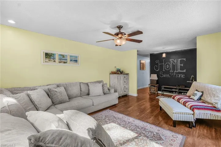 4870 Hawthorn Woods Way, Naples, Florida 34116