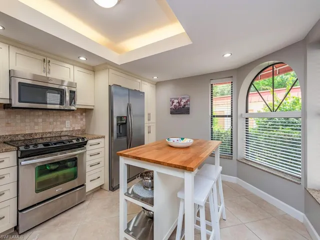 611  Serendipity  DR, Naples, FL 34108