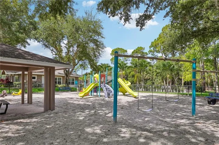349 Dover Pl 203, Naples, Florida 34104