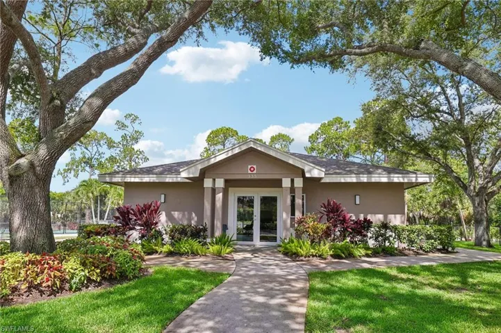 349 Dover Pl 203, Naples, Florida 34104