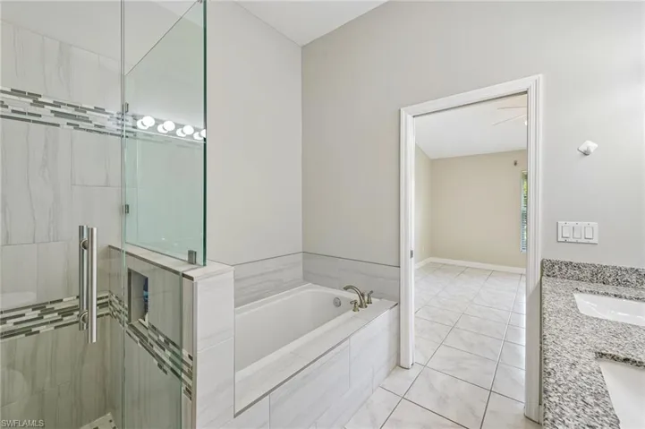 349 Dover Pl 203, Naples, Florida 34104