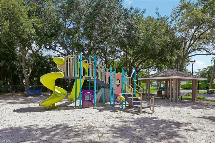 349 Dover Pl 203, Naples, Florida 34104
