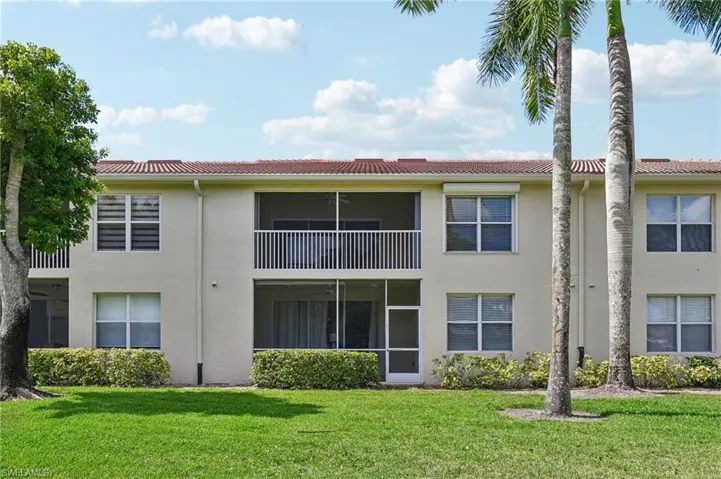 349 Dover Pl 203, Naples, Florida 34104
