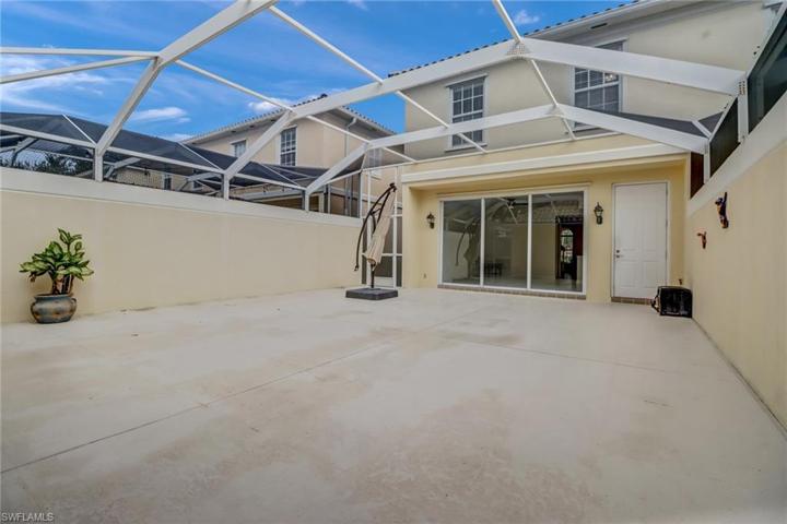 Endless options-Grill, Hot Tub, Lounge, Tiki Hut