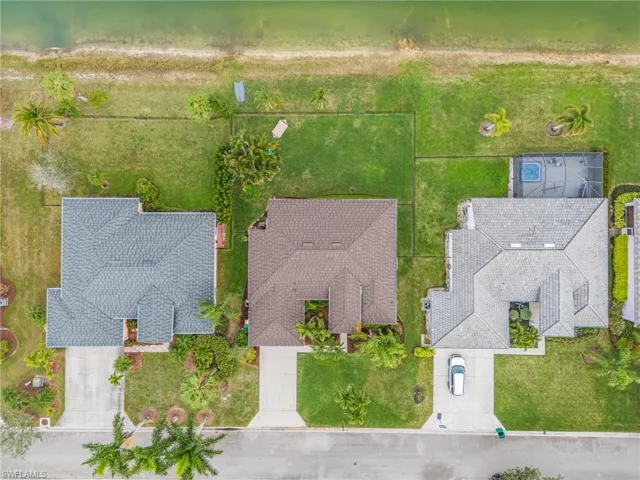 Fully Fenced in Yard on Water