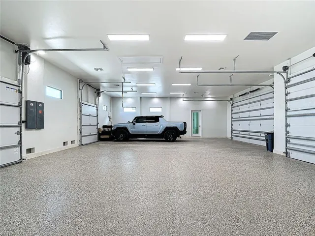 Garage that can park 8 vehichles with rear bay doors to the dock.