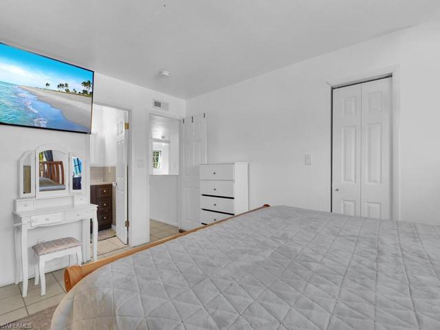 Main Bedroom (upstairs)