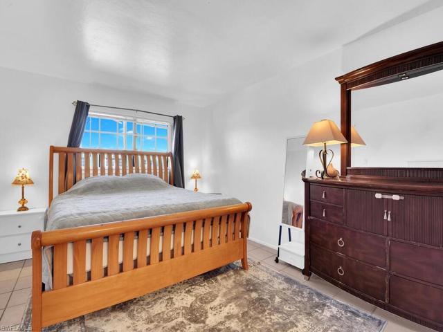 Main Bedroom(upstairs)