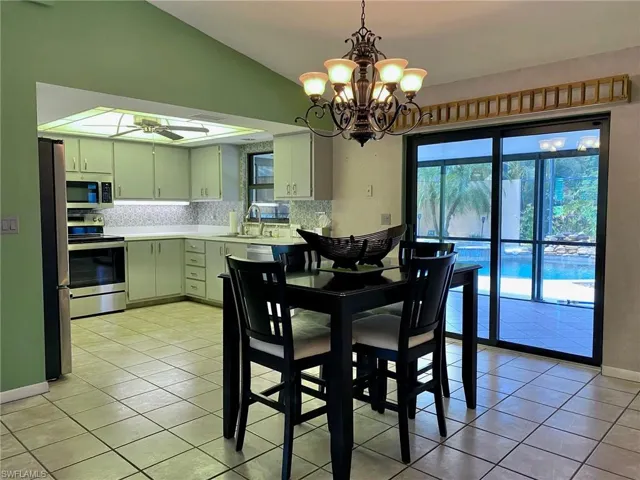 Open concept dining room, kitchen and living room.