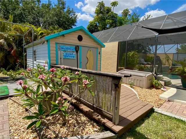 Hobby shed 16' x 10' added in 2005!