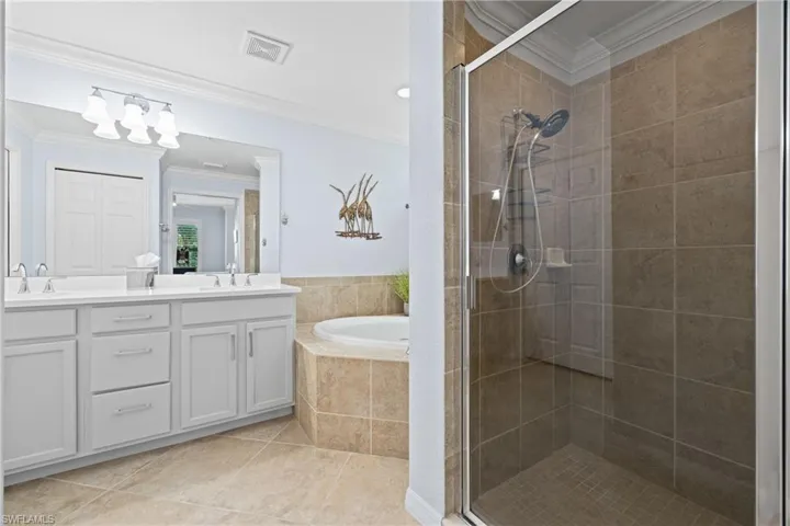 9844  Venezia  CIR, Naples, FL 34113