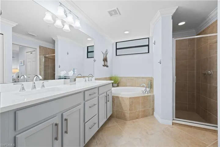9844  Venezia  CIR, Naples, FL 34113