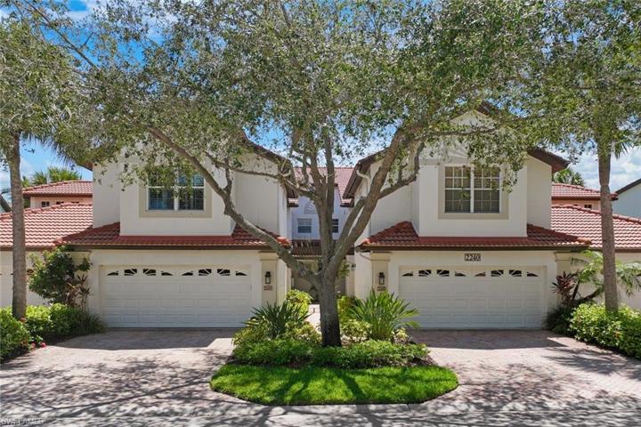 Home sweet home! SO conveniently located, minutes to the allure of Downtown 5th Avenue, shopping, beaches and the international airport!