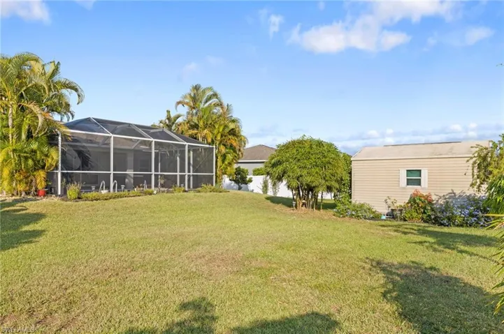Huge Fenced in Yard