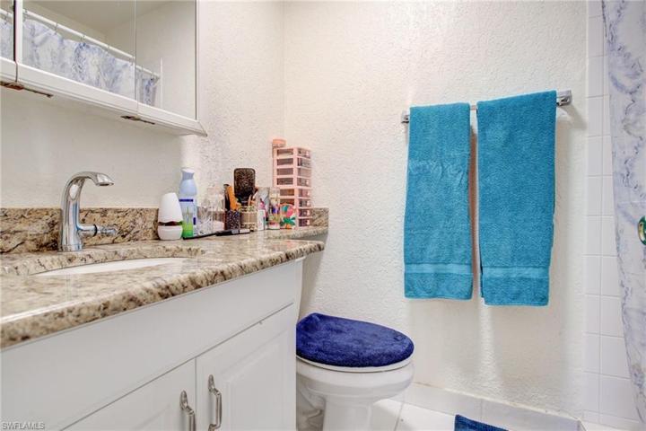 4621  Bayshore  DR, Naples, FL 34112