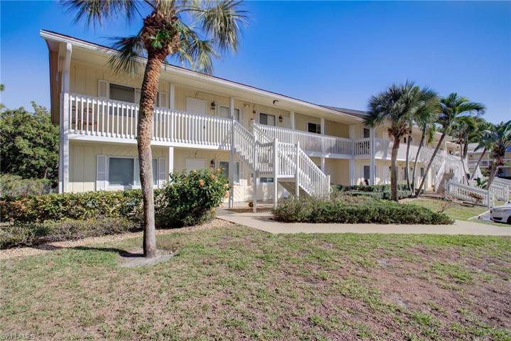 4621  Bayshore  DR, Naples, FL 34112