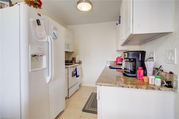 4621  Bayshore  DR, Naples, FL 34112