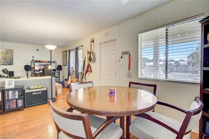 4621  Bayshore  DR, Naples, FL 34112