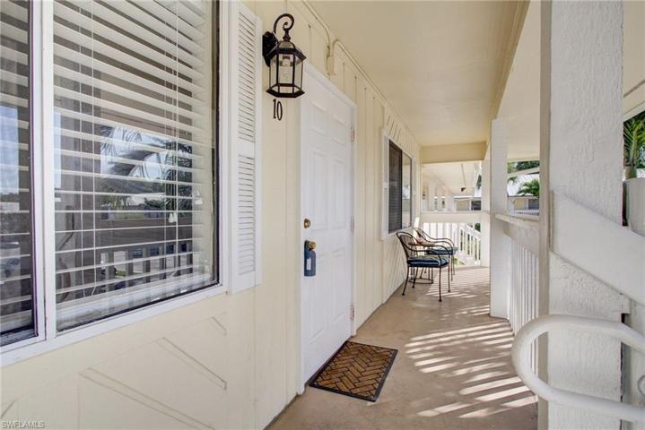 4621  Bayshore  DR, Naples, FL 34112