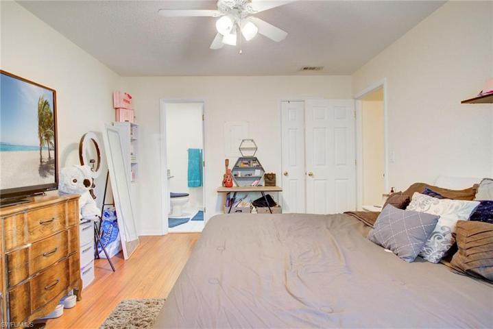 4621  Bayshore  DR, Naples, FL 34112