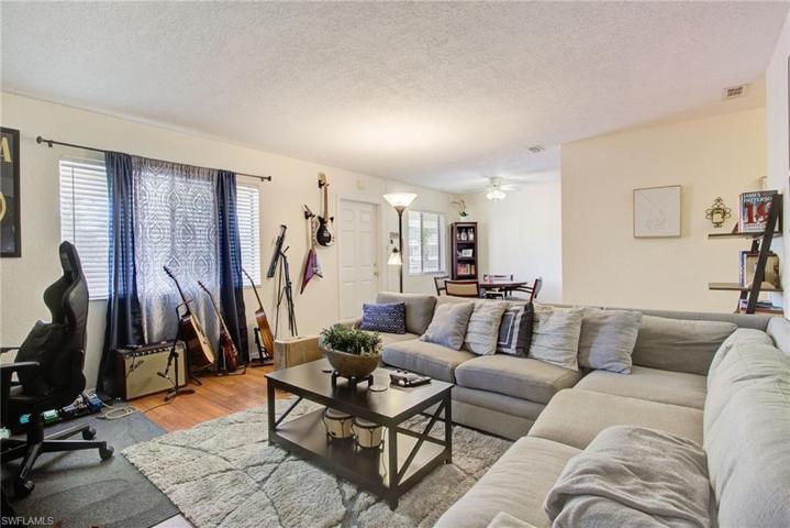 4621  Bayshore  DR, Naples, FL 34112