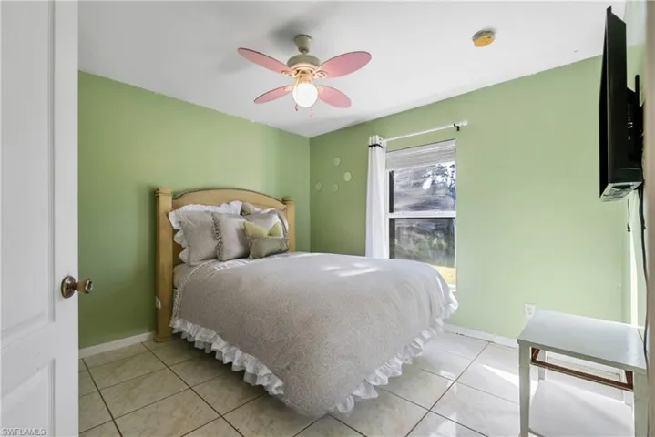 3rd Bedroom*Bedding added with AI*