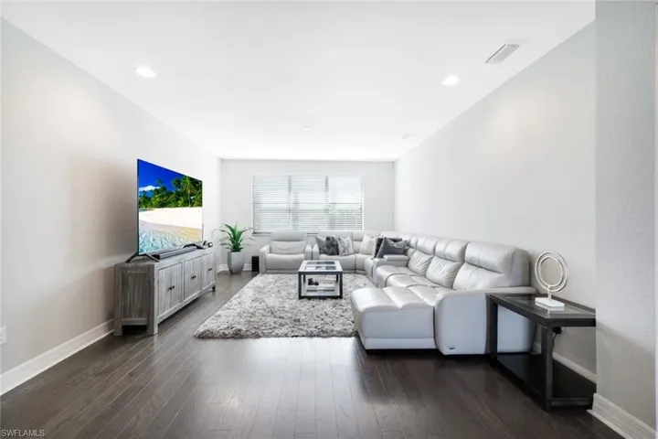 2nd Floor Bonus Room!