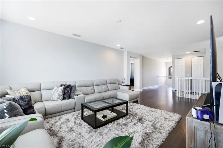 2nd Floor Bonus Room!
