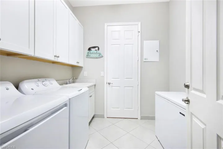 Laundry Room W/Shoot!