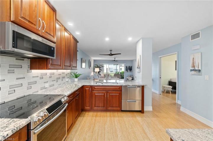 132  Pebble Shores  DR, Naples, FL 34110
