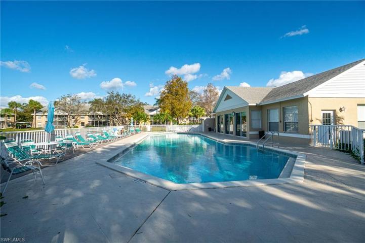 132  Pebble Shores  DR, Naples, FL 34110