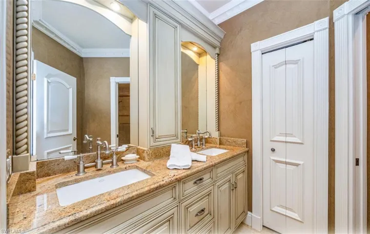 198  Monterey  DR, Naples, FL 34119
