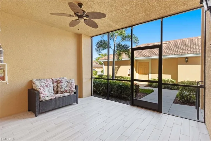 Sunroom with ceiling fan