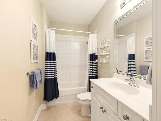 Guest bathroom with tub/shower combination