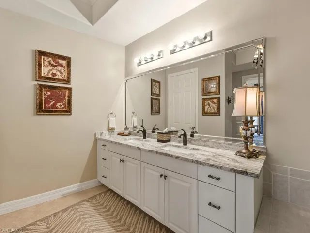 Primary bath with dual sinks