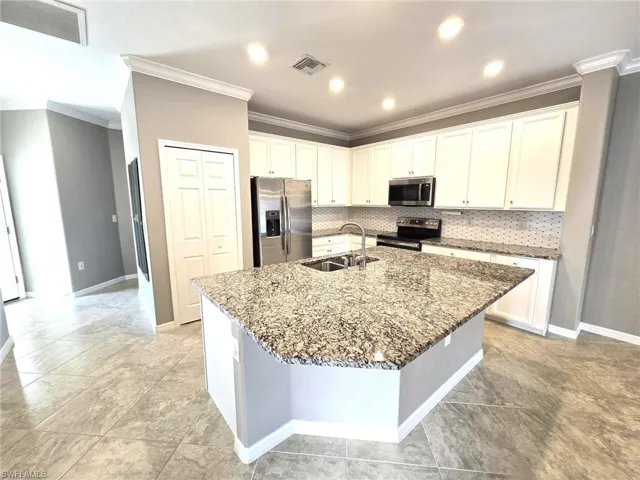 9163 Woodhurst Dr, Naples, Florida 34120