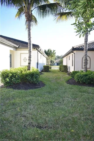View of grassy yard