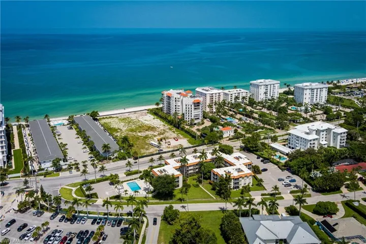 1100 Gulf Shore Blvd N 306, Naples, Florida 34102