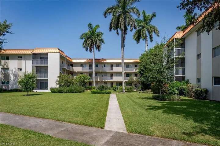 1100 Gulf Shore Blvd N 306, Naples, Florida 34102