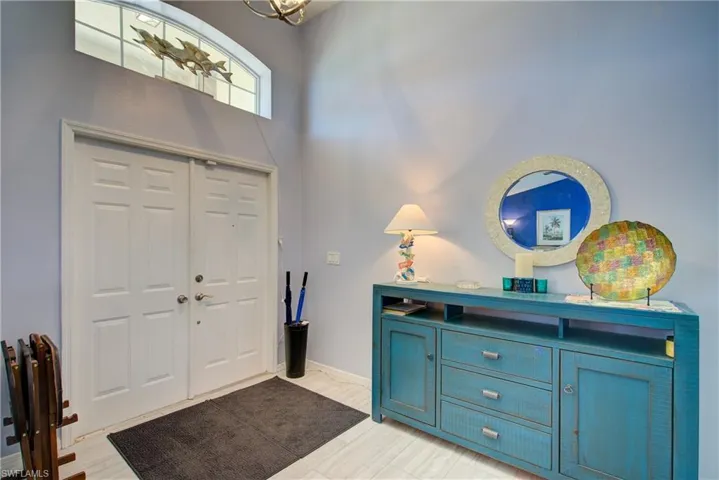 The wide open 13' x 7' entry foyer is quite welcoming