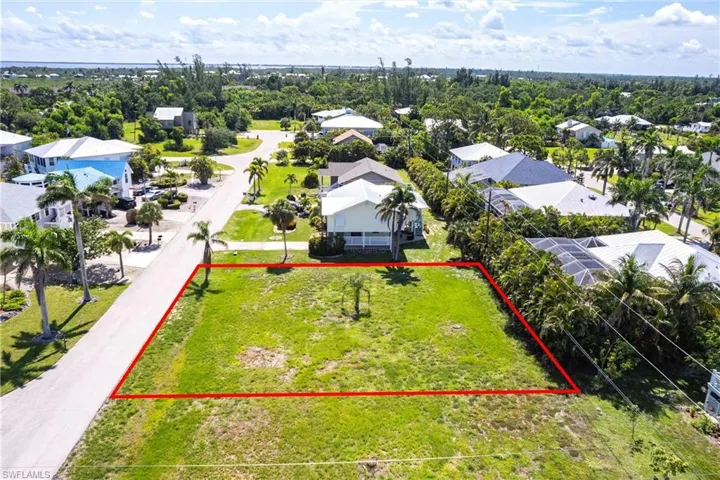 Aerial view of residential area featuring property parcel outlined