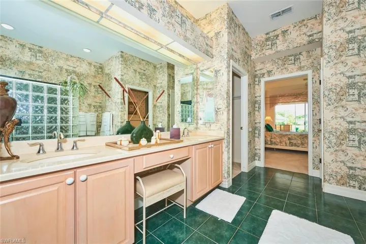 16223 Edgemont Dr, Fort Myers, Florida 33908