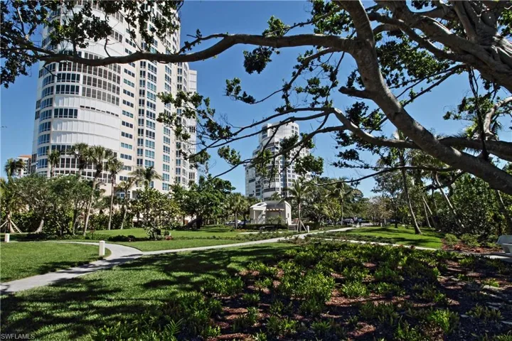 788  Park Shore  DR, Naples, FL 34103