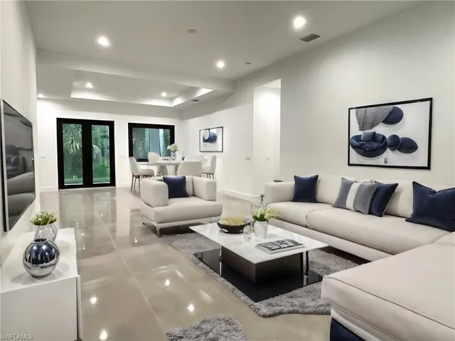 Living room with a tray ceiling