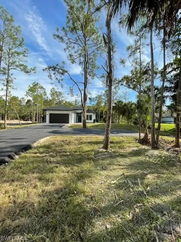 View of yard featuring a garage