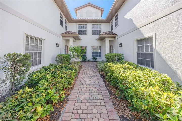 8157  Saratoga  DR, Naples, FL 34113