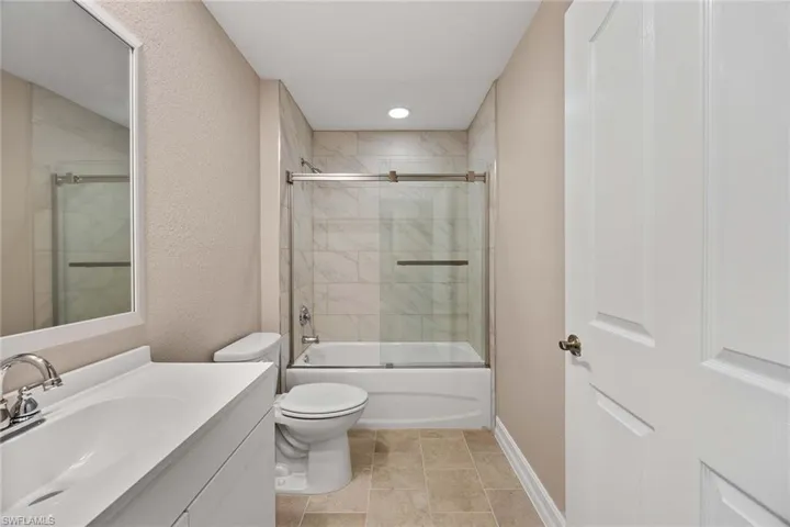 8157  Saratoga  DR, Naples, FL 34113